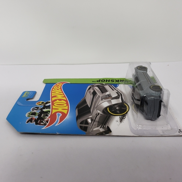 Hot Wheels Cadillac CTS-V #1 HW Workshop Silver Kmart Exclusive - Picture 3 of 9